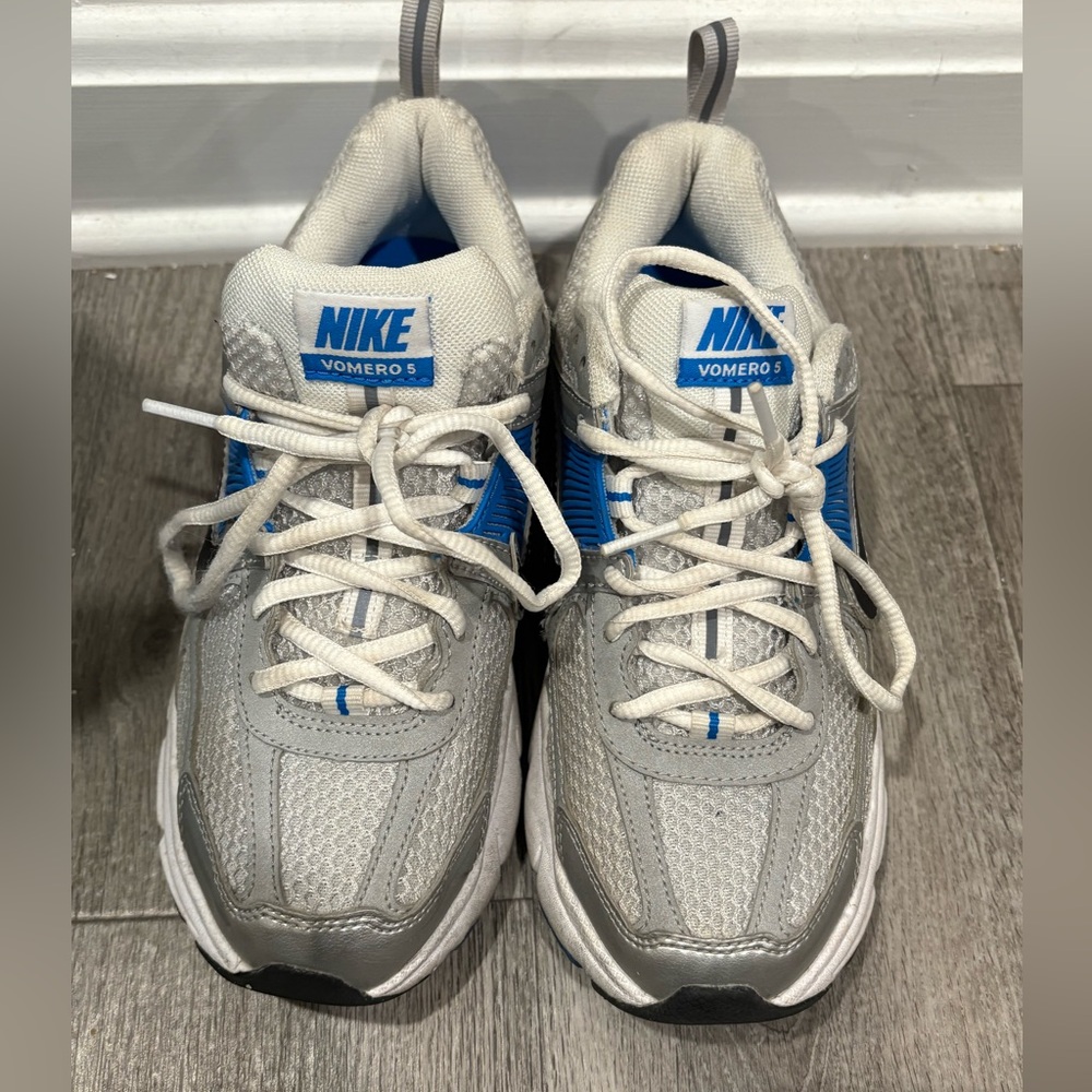 Nike Vomero size 4Y kids USED